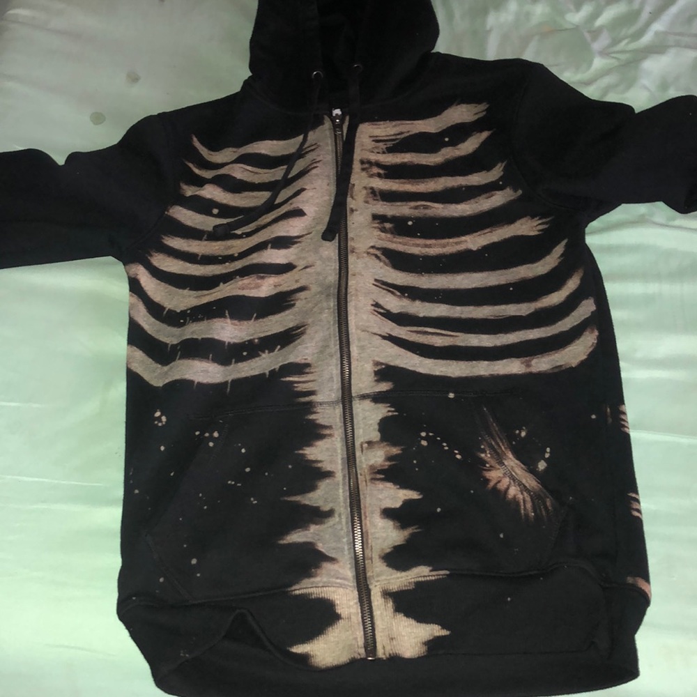 I’m selling a customized sweater